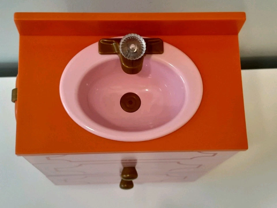 Fregadero de baño y toalla American Girl Julie's + cepillo de dientes para muñecas de 18" AG Foto 3 de 4