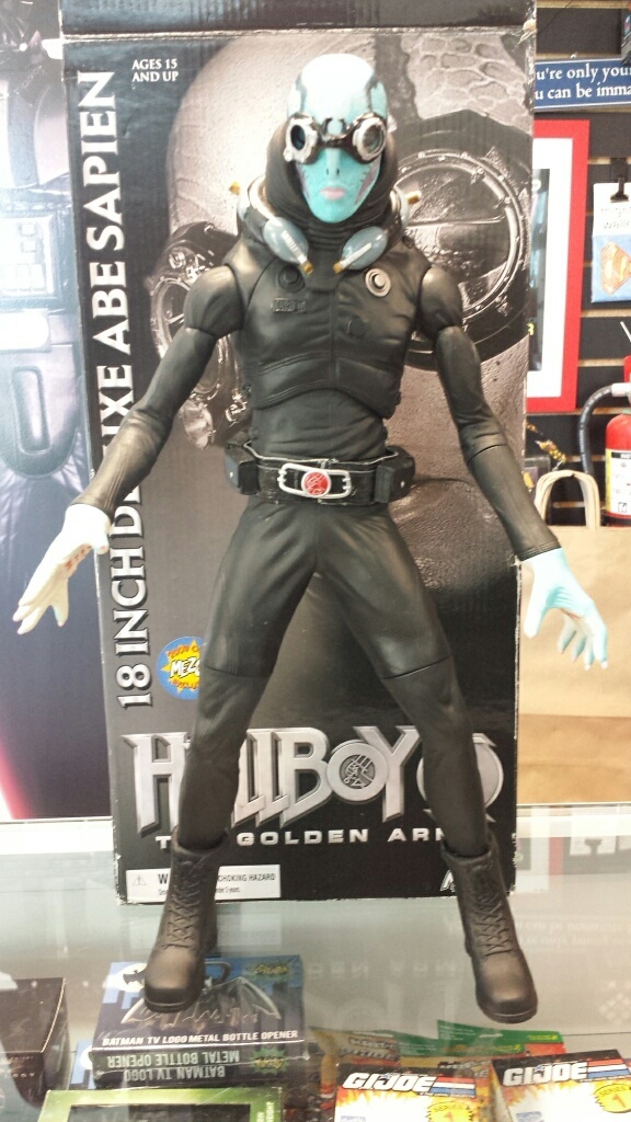 2009 Con Hellboy II 2 The Golden Army Abe Sapien 18" Figure by Mezco USED DAMAGE