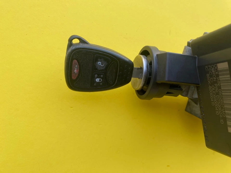 Jeep Wrangler 2007-2018 interruptor de encendido bloqueo con llave e inmovilizador OEM 05057296AM Foto 4 de 4