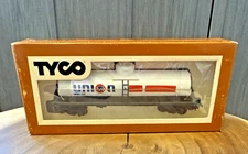 NICE w/BOX! Tyco Vintage 40' Single Dome Union 76 Tank Car HO