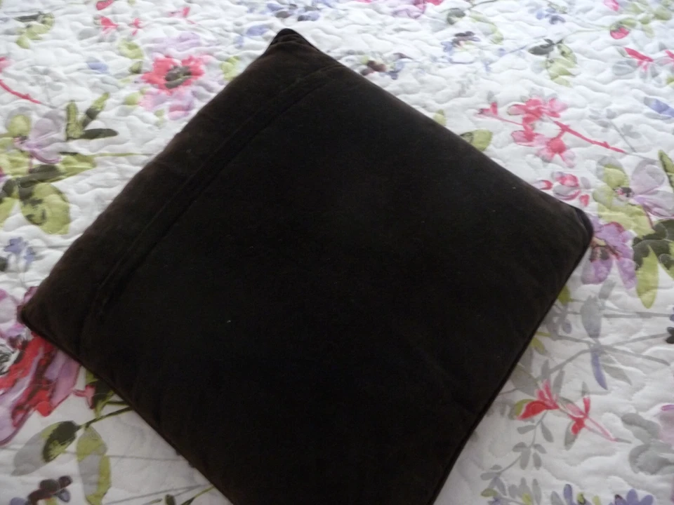 VERY PRETTY VINTAGE SHABBY CHIC NEEDLEPOINT CUSHION VELVET BACK - Image 3 of 3