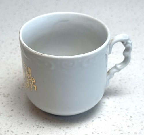 Antique Porcelain Baby Mug with Gold Gilded Script – Germany or Austria – Victor - Picture 2 of 5