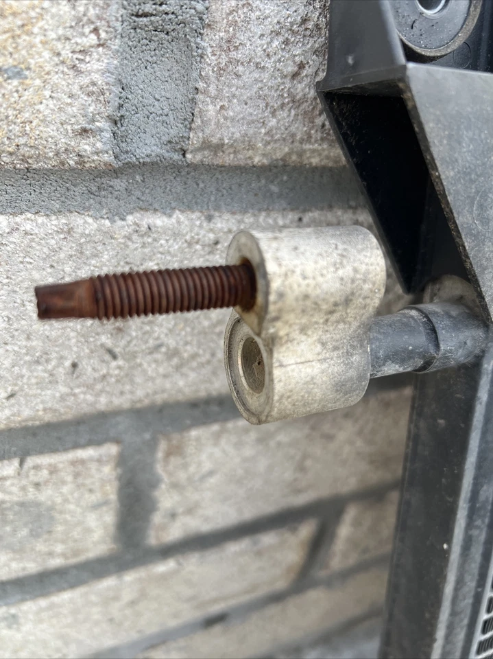 Chevy Silverado GMC Sierra HD2500 HD3500 2003-2006 motor 6,0 L condensador de aire acondicionado Foto 3 de 4