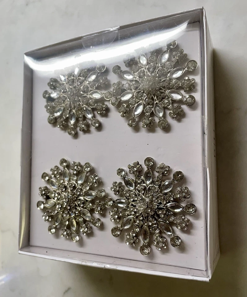 Juego de 4 servilleteros medallón con diamantes de imitación de plata Navidad nuevos en caja Foto 3 de 3