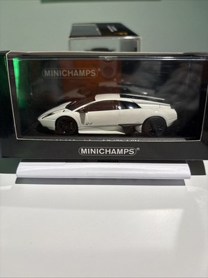 Lamborghini Murciélago LP 670-4 SV Bj. 2009-2010, weiß, Minichamps im M. 1:43