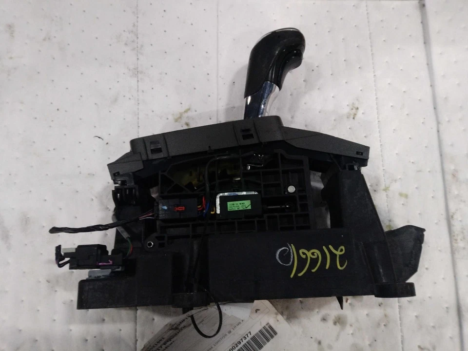 Used Automatic Transmission Shift Lever Assembly fits: 2017 Chevrolet Equinox  G - Image 2 of 4