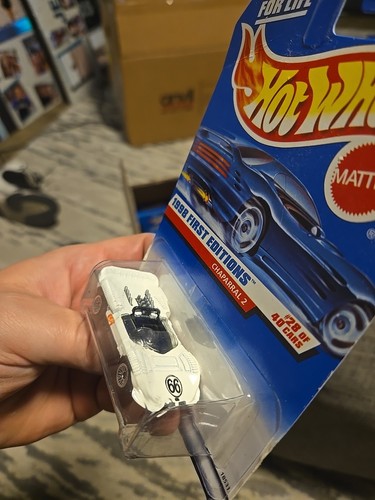 Hot Wheels 1998 First Editions 28/40 Chaparral 2 (1997) Card Damage - Picture 5 of 6