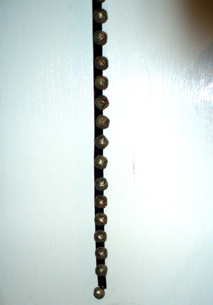 VINTAGE LEATHER BRASS HORSE SLEIGH BELLS CHRISTMAS JINGLE BELLS HOLIDAY DECOR