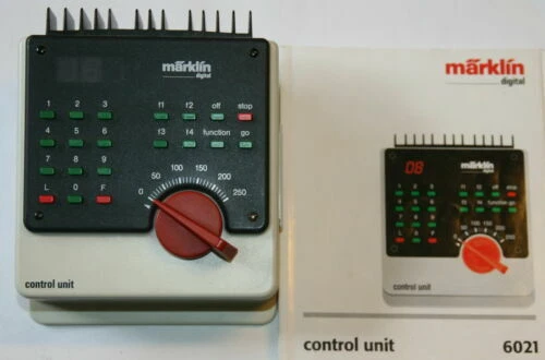 Digitale Märklin Steuergeräte aus Pappe