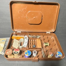 Vtg Wilson WIL-HOLD Brown Plastic Storage Sewing Box Caddy w/ Thread Wood Spools