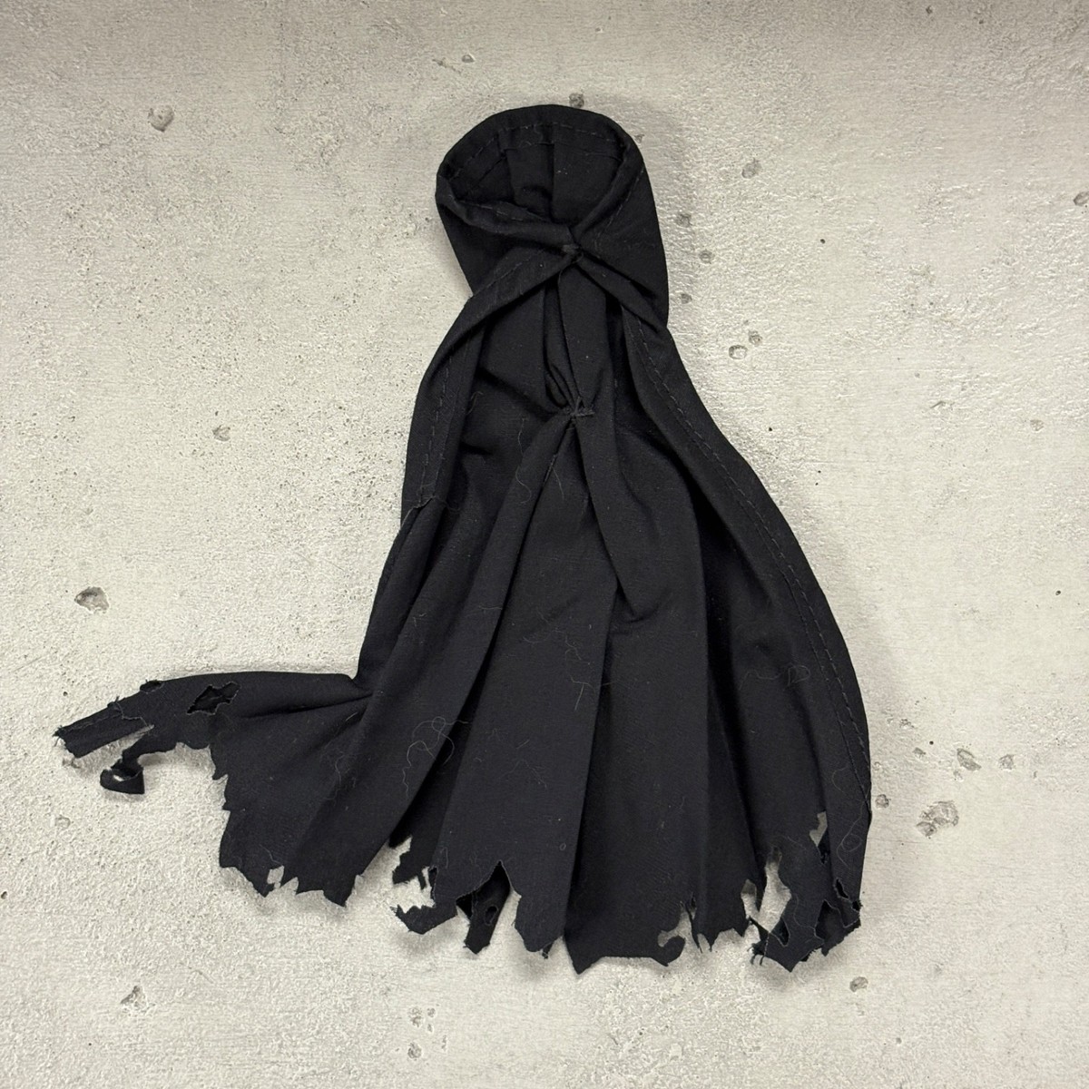 SU-EZCH-BLK: 1/12 Black battle damaged wired Hooded cape for 6