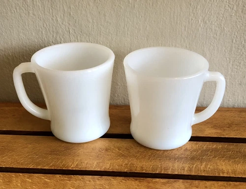 Lot of 2 Vintage Anchor Hocking Fire King Milk Glass Coffee Mugs 8 oz D Handle