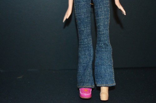 MGA Bratz bambola Cloe 2001 con jeans e cami top SCARPE DIVERSE - Foto 4 di 5