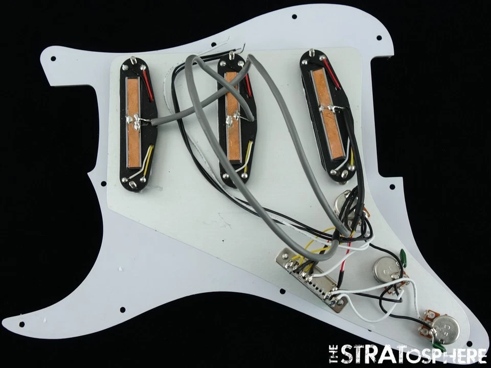 *NUEVO GOLPEADOR CARGADO de rieles de alto rendimiento para Fender Strat blanco perlado 11 orificios Foto 2 de 2