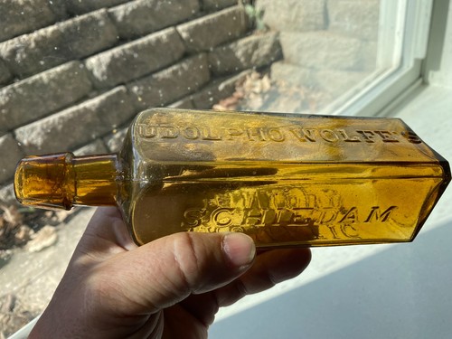 YELLOW TOPAZ UDOLPHO WOLFE'S SCHIEDAM AROMATIC SCHNAPPS