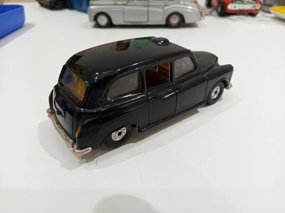 Corgi Toys 1:43 CIRCA MADE IN GT.BRITAIN AUSTIN London Taxi - Cab - Immagine 2 di 3