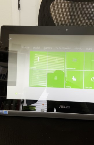 Xbox 360 Series S Console 1439, 250GB, 4 controllers, Kinect, 11 Games, Mic. - Video 1 van 1