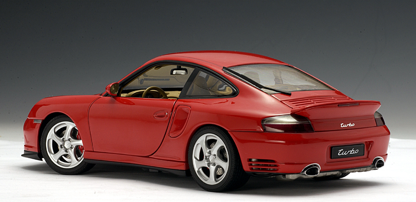 PORSCHE 911 (996) TURBO COUPE GAURDS RED AUTOart 77831 1:18