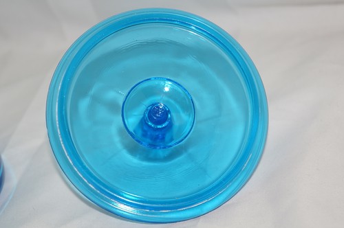 New Martinsville Peacock Blue Powder Box 4 3/8" x 3 1/2" - Picture 7 of 12