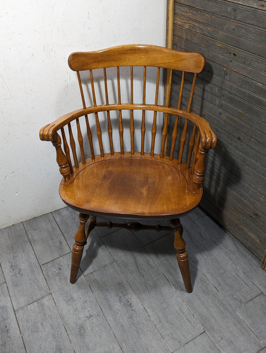 Vintage Nichols & Stone Maple Colonial Windsor Captain's Spindle