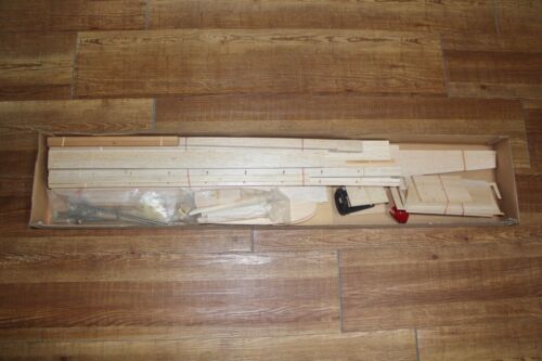 Combo : NIB Vintage COSMO HURRICANE 40S Balsa Kit + New IRVINE 40 Engine - Picture 7 of 14