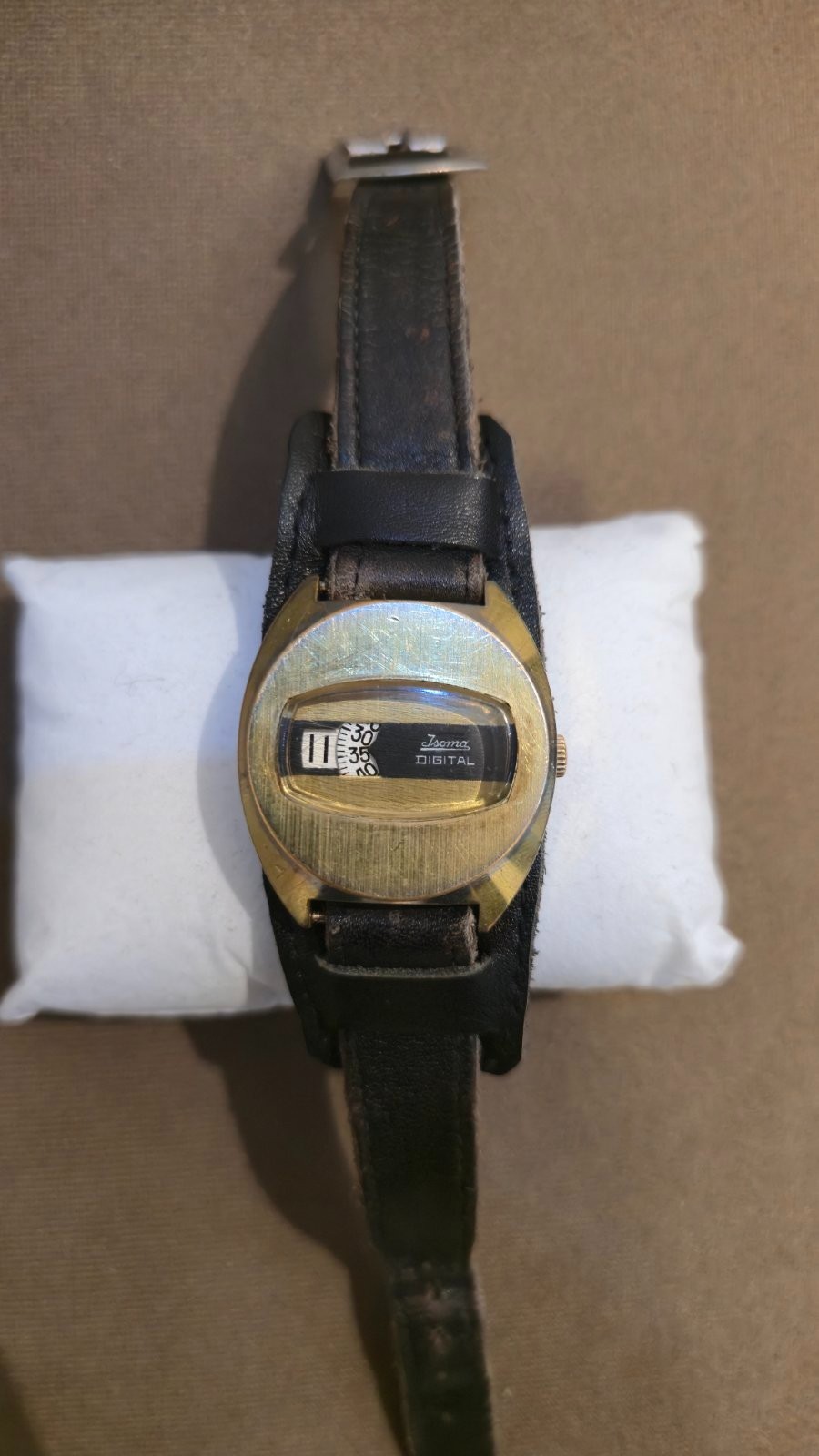 Vintage Isoma Digital Jump Hour Watch - 1970s Space Age Design - Manual Wind