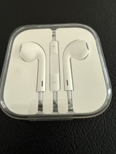 AUTHENTIC - APPLE EARBUDS - WIRED NEW AND UNUSED 