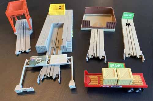 Vtg HO Tyco US 1 Electric Trucking Freight Terminal Gravel Supply & Misc Parts