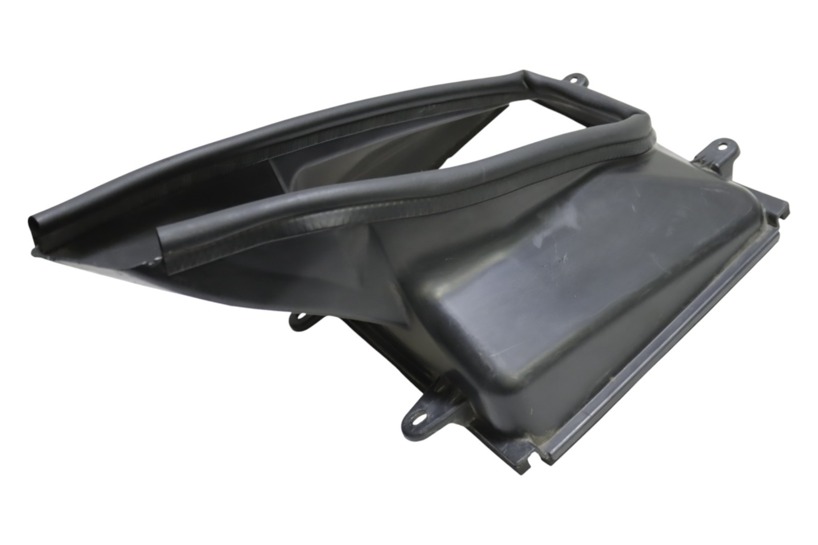 Maserati Quattroporte Front Right Intercooler Air Duct 670037774 2014 - 2021 OEM