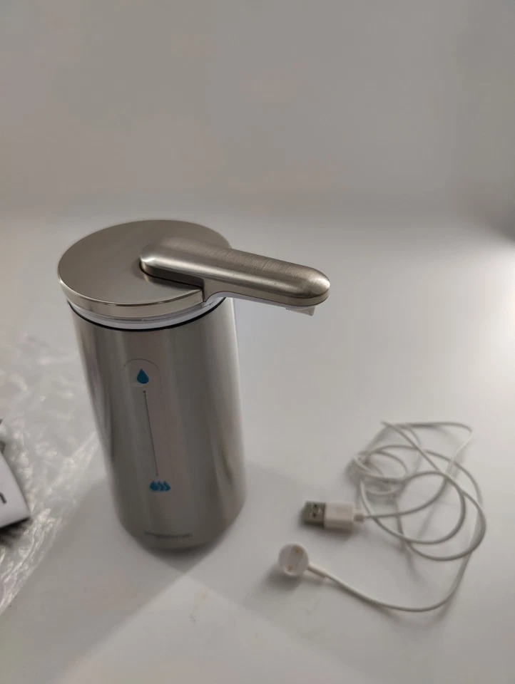 Bomba dispensadora de jabón de espuma Simplehuman sensor cromo cepillado recargable Foto 3 de 4