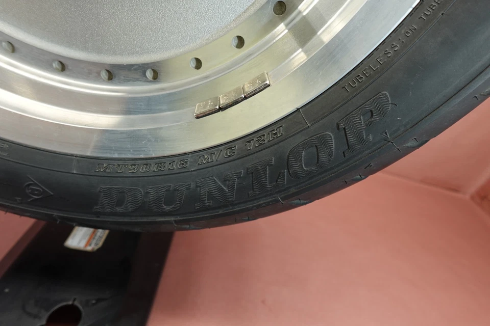 2001 - 2006 Harley Davidson Softail Heritage Fat Boy Front DUNLOP 轮胎轮辋 — 第 3/4 张图片