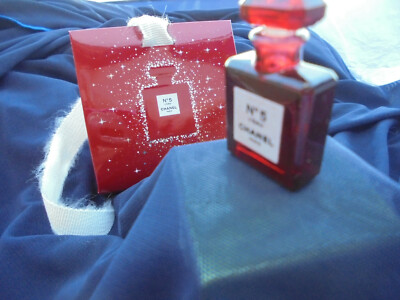 Chanel No 5 L EAU  EdT Miniatur rot Red Flakon Rot Edition Weihnachten 2018 Neu 