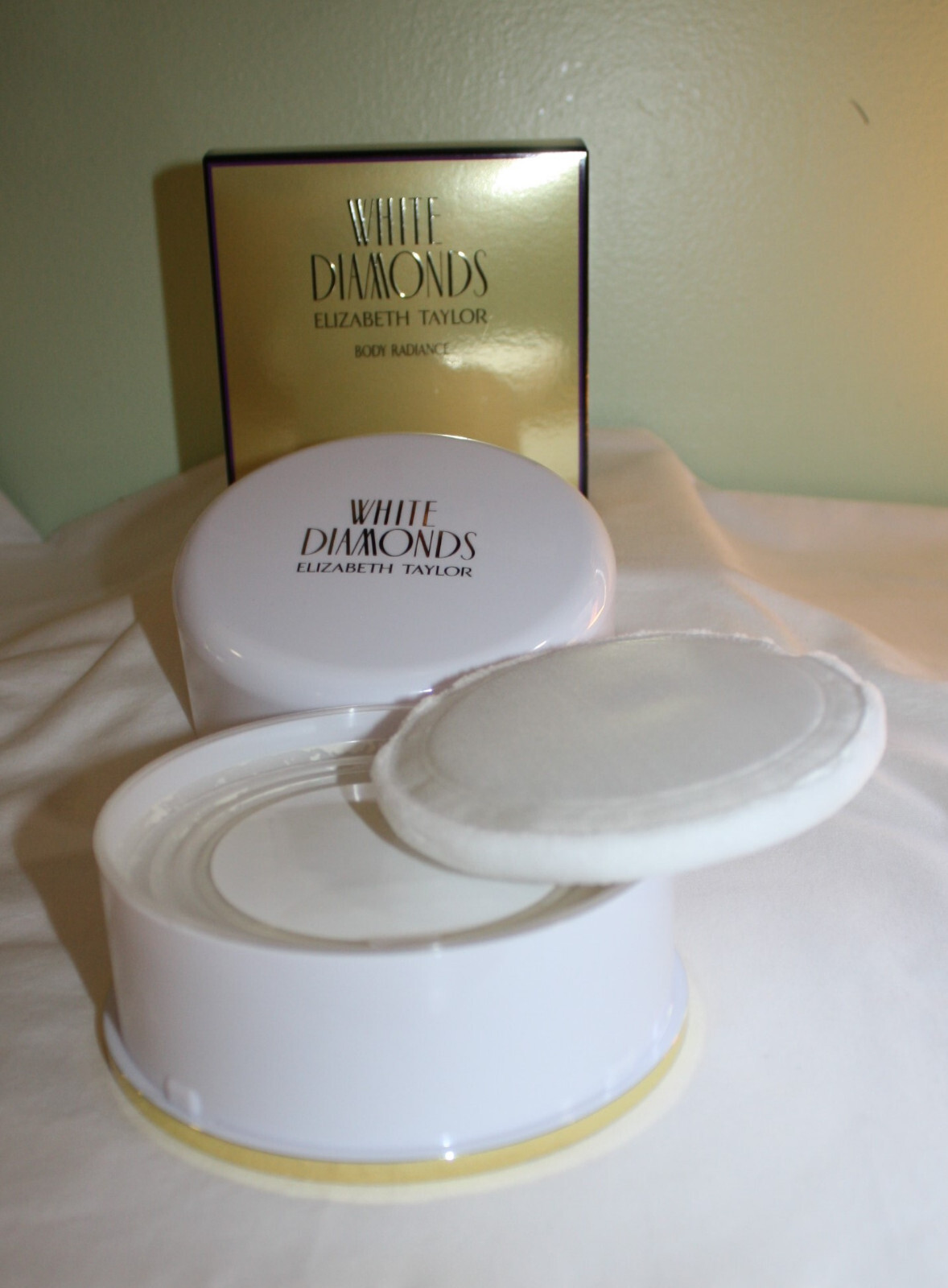 White Diamonds Elizabeth Taylor Body Radiance Perfumed Body Powder 2.6 ...