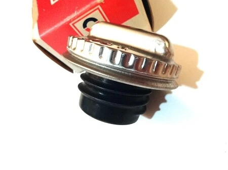 Nuevo de Lote Antiguo 1981-1986 GM Monte Carlo Caprice Impala Camión Regal Diesel Combustible Gas Tapa Foto 3 de 4