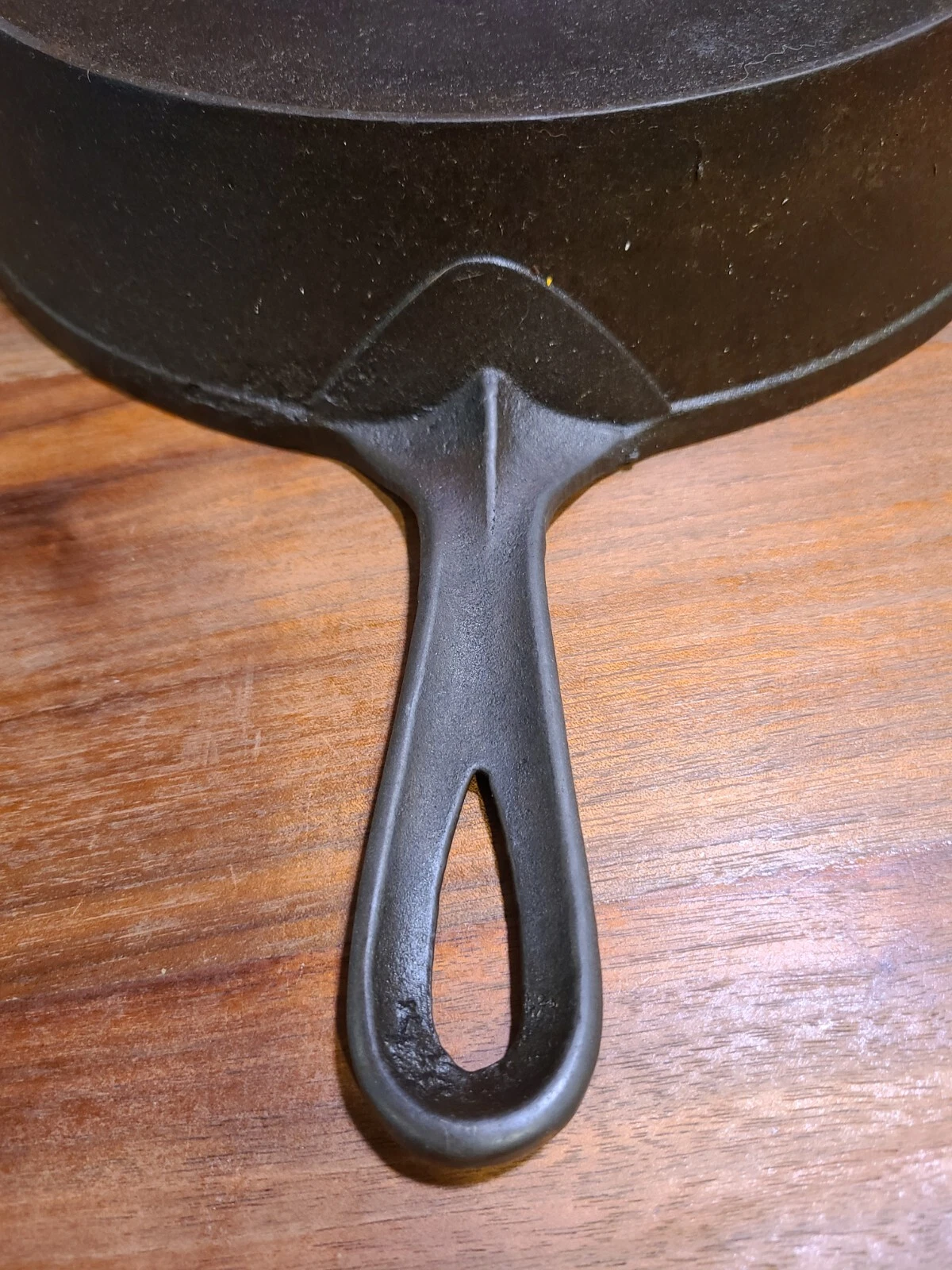 Vintage Unmarked Cast Iron Skillet Heat Ring Pour Spouts Unique Handle
Opens in a new window or t