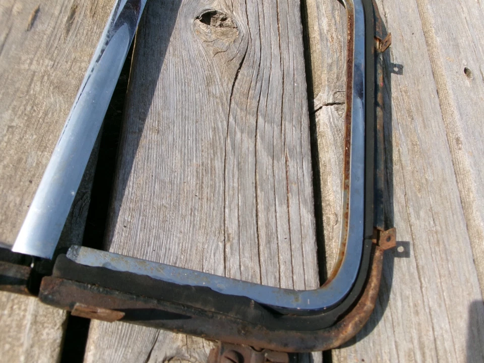 1933 CHEVROLET MASTER EAGLE 4 PORTAS SEDÃ TRASEIRO 1/4 JANELA VENTILAÇÃO QUADROS PAR - Imagem 3 de 4