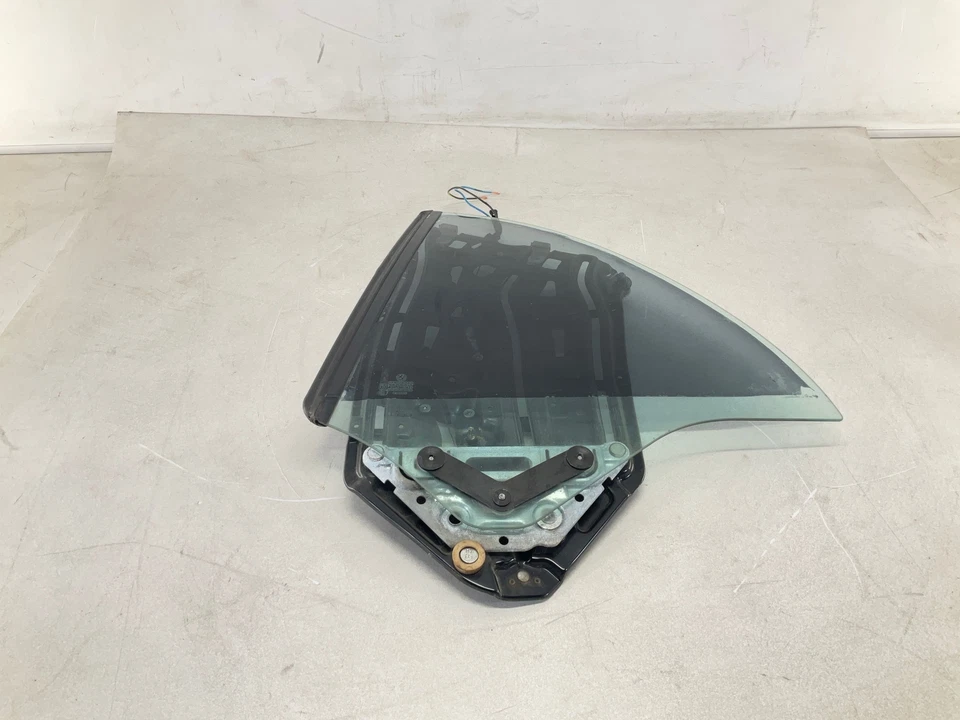 Стекло на четверть стекла заднего левого водителя для BMW 330Ci от оригинального производителя с регулятором - Изображение 2 из 4