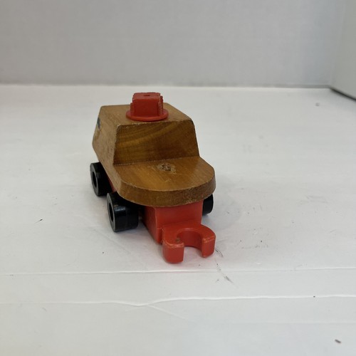 Vintage Mattel wooden wind up putt putt construction flat bed tow truck, 1972 - Picture 4 of 5