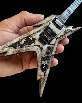 Dimebag Darrell - Dimebag Dean Rust Razorback 10 Inch Miniature Guitar Replica C