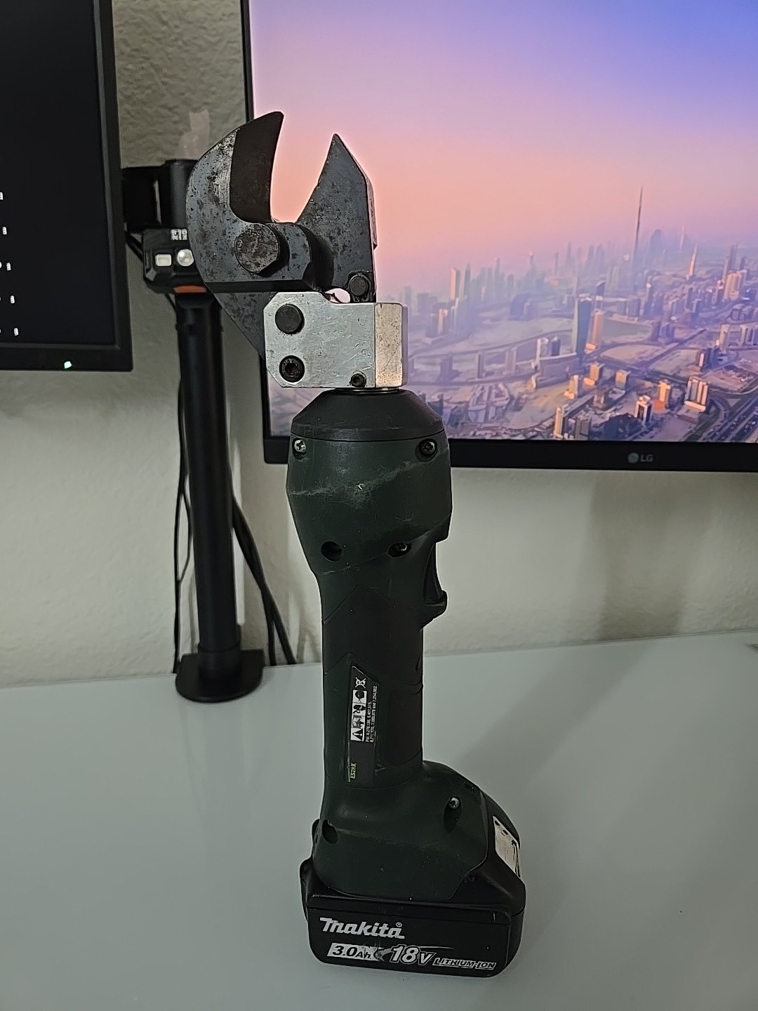 Greenlee Gator  ES20X Cable Cutter 18V W/ Battery -  EXCELLENT CONDITION
