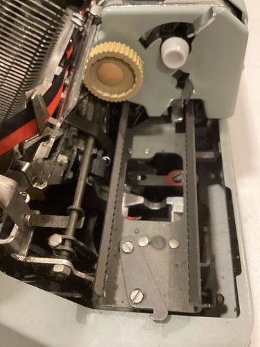 MÁQUINA DE ESCRIBIR HERMES 3000. FUENTE TECHNO ELITE. DISEÑO ESPAÑOL. Hecho en Suiza 1969 - Imagen 17 de 24