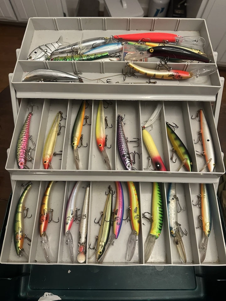 Antigo Caixa de equipamento de pesca Flambean com 30+ iscas ótimo estado - Imagem 2 de 4