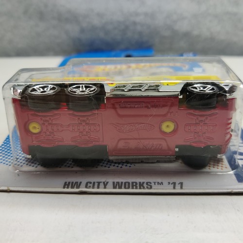 Hot Wheels HW City Works '11 Yellow "5 Alarm" #8/10 - Picture 10 of 11