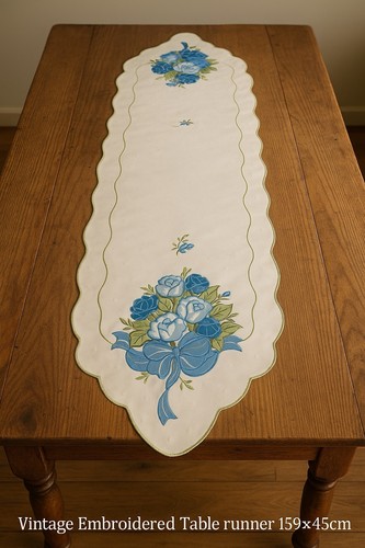 Stunning Vintage -Embroidered Table Runner – Blue Rose Floral Appliqué. 159×45cm - Picture 3 of 16
