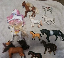 Horses Mixed Lot Of 11 Horses. Different Brands & Sizes