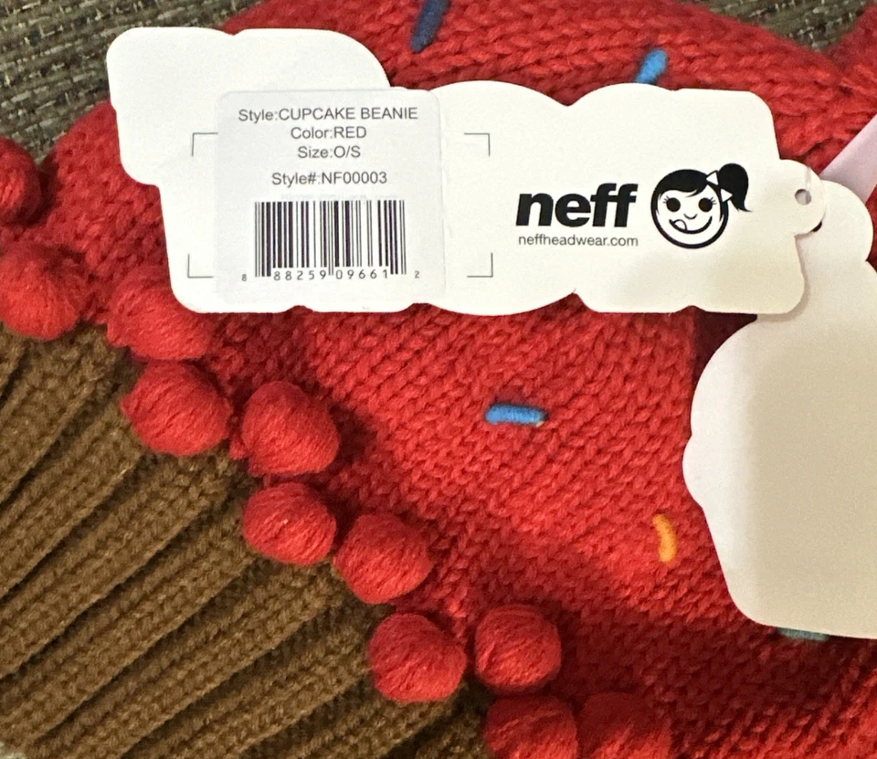 Gorro para mujer Cupcake tejido ganchillo sombrero rojo cereza talla única nuevo con etiquetas Neff Foto 3 de 4