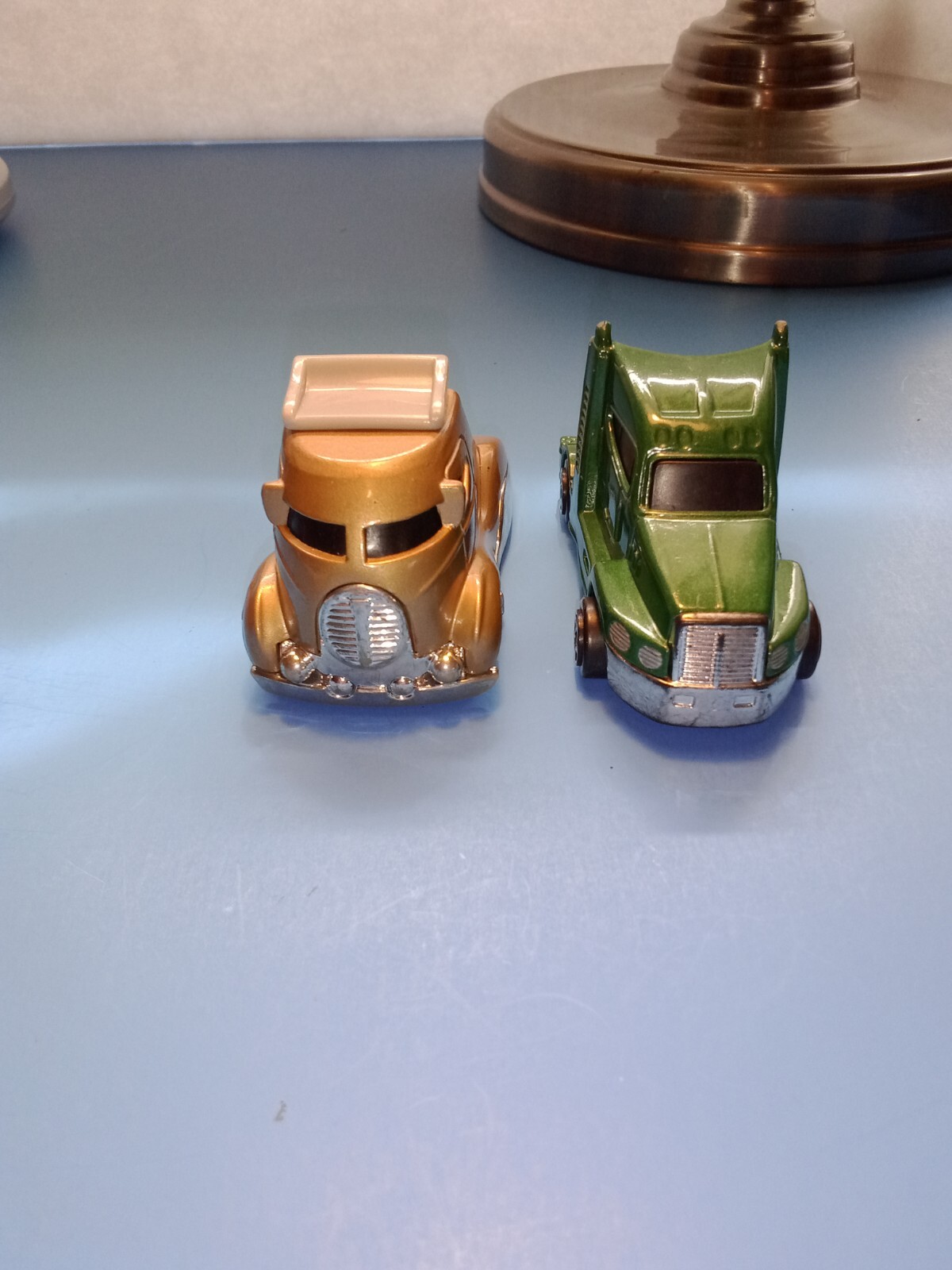 2 hot wheels Semi trucks lot. Green. Gold-Silver.-image