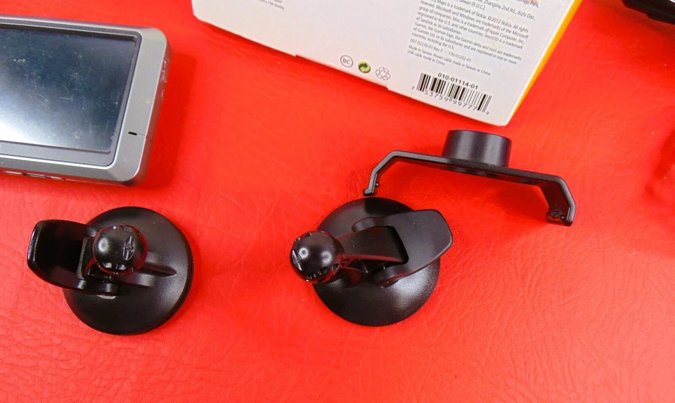 GARMIN Nuvi 200 GPS Navigation System Bundle 4" Touch Screen, Mounts & Car Cable - Image 4 of 4