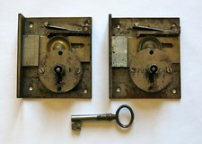 SERRURE ANCIENNE, 2 serrures anciennes pour meuble, commode, secrétaire, 1 clé .