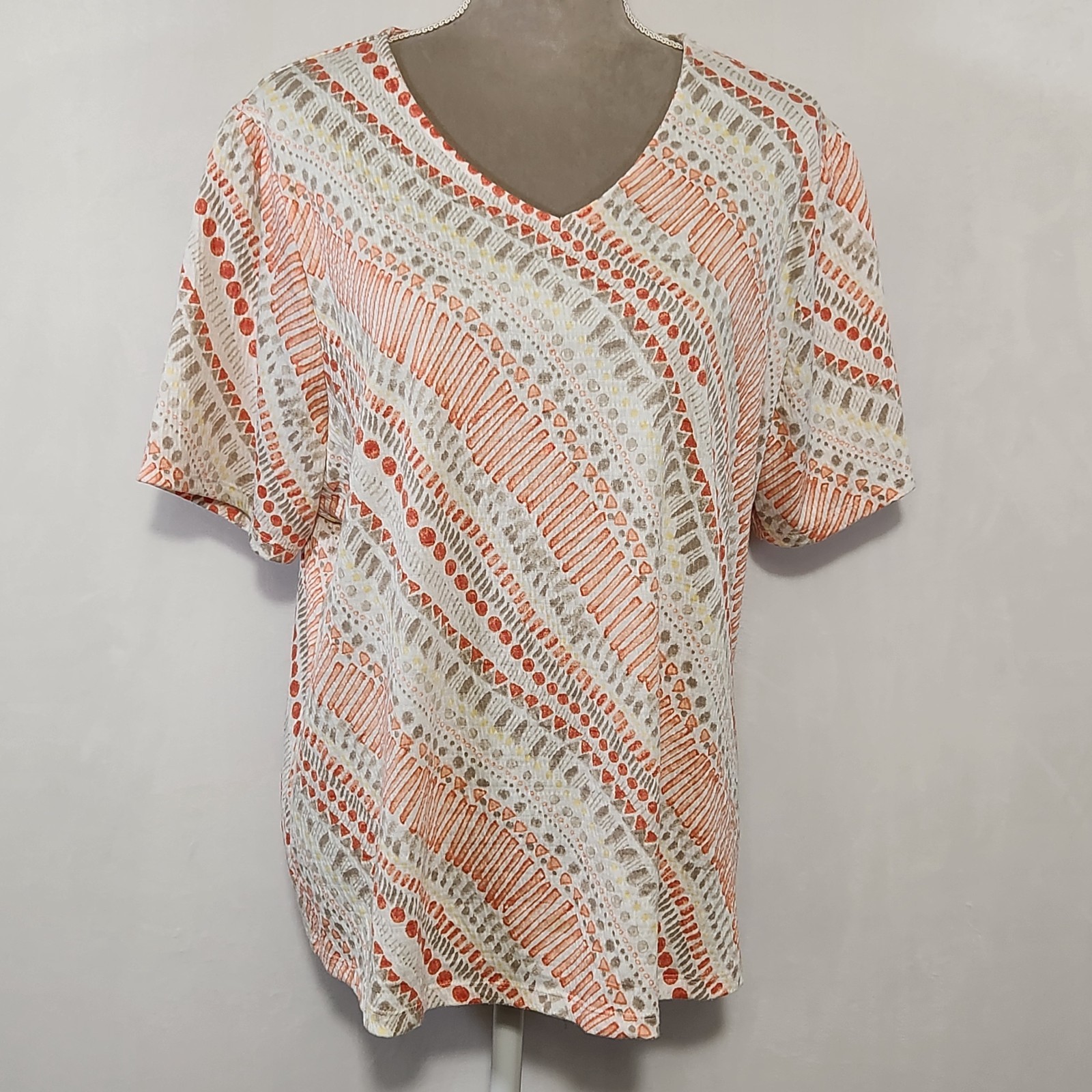 Chico's Size 3/XL Coral Geometric Print Short Sleeve V-Neck Textured Knit Top